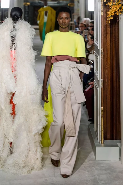 Look 3